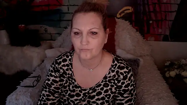 Divineblond online show from March 6, 8:30 am