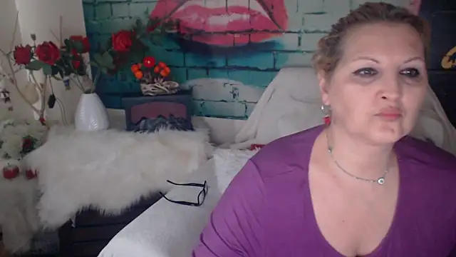 Divineblond online show from March 11, 11:55 am