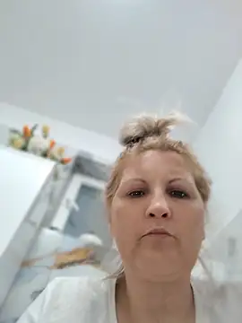 Divineblond online show from April 28, 5:51 pm