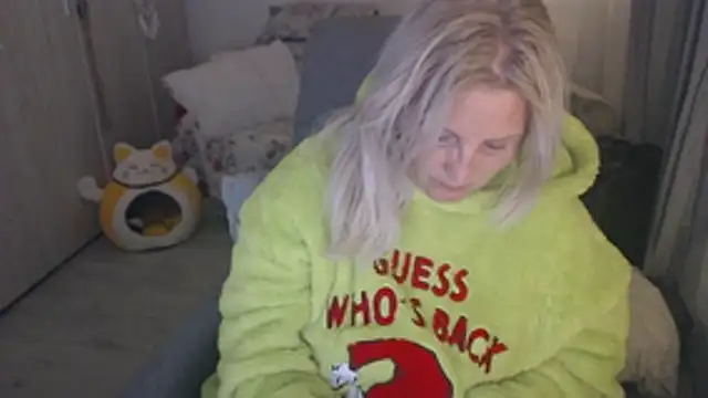 Divineblond online show from April 29, 6:25 pm