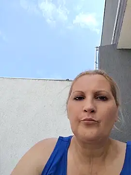 Snapshot of Divineblond chatting on May 11, 11:05 am Divineblond online show from May 11, 11:05 am