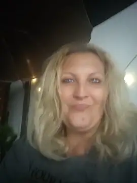 Snapshot of Divineblond chatting on June 11, 7:34 pm Divineblond online show from June 11, 7:34 pm