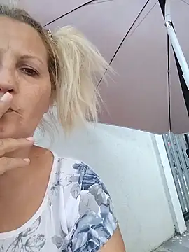 Snapshot of Divineblond chatting on June 13, 6:06 pm Divineblond online show from June 13, 6:06 pm