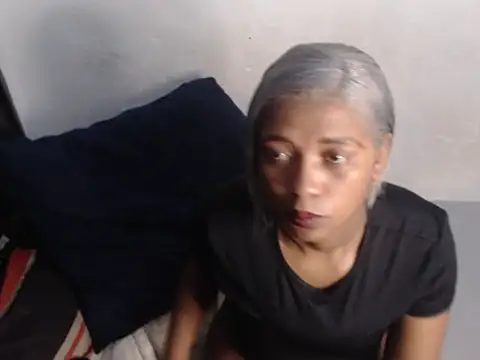 Snapshot of NawtyDiva4u chatting on June 10, 4:01 am NawtyDiva4u online show from June 10, 4:01 am