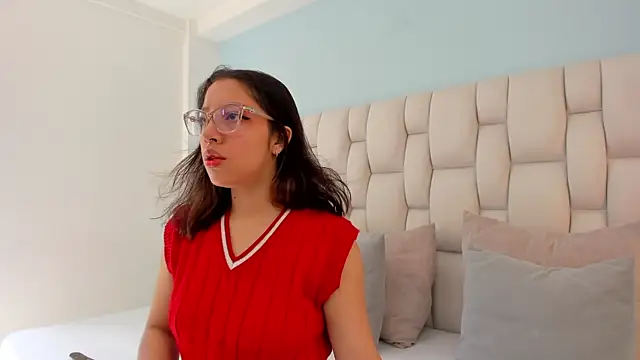 Snapshot of vayra_moon chatting on July 10, 4:42 pm vayra moon online show from July 10, 4:42 pm