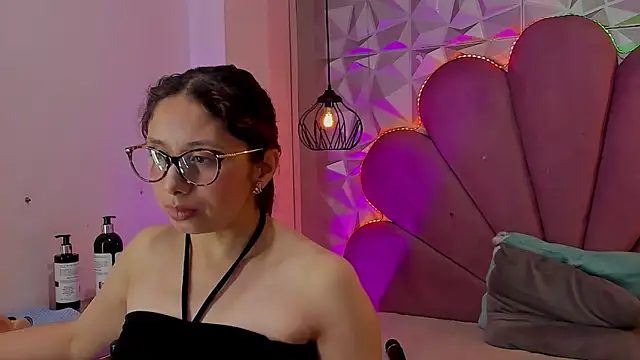 Snapshot of stephaniesun_ chatting on April 29, 5:30 pm stephaniesun online show from April 29, 5:30 pm