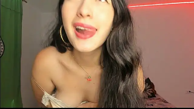 Snapshot of lolacute69_ chatting on June 26, 4:22 pm lolacute69 online show from June 26, 4:22 pm