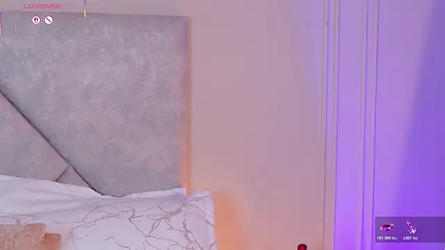 MaddisonEvanss online show from April 28, 8:36 pm