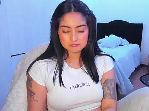 ViolettaKai online show from April 29, 3:32 am