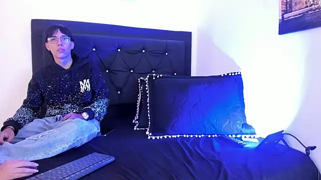 DANILO SMIT online show from April 23, 8:22 pm