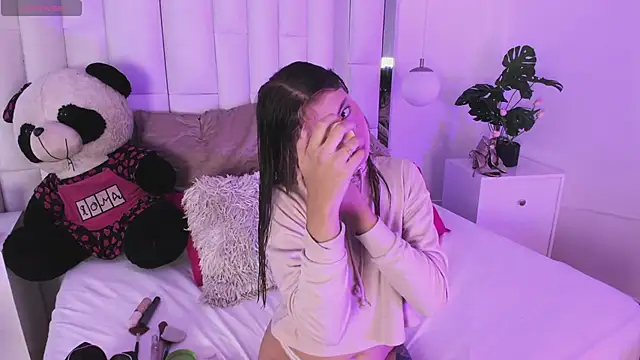 Snapshot of athenea_fox_ chatting on June 2, 6:32 pm athenea fox online show from June 2, 6:32 pm