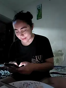 Snapshot of SweetyNaugthy chatting on July 5, 10:39 pm SweetyNaugthy online show from July 5, 10:39 pm