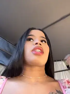 Snapshot of EmmaExoticaXXX chatting on June 1, 9:27 pm EmmaExoticaXXX online show from June 1, 9:27 pm