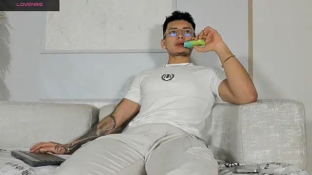 Alan Salazar online show from June 18, 5:39 pm