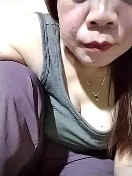 Snapshot of Squirt107 chatting on May 1, 12:43 pm Squirt107 online show from May 1, 12:43 pm