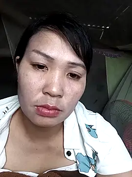 Snapshot of Beola-mi chatting on May 4, 12:39 am Beola-mi online show from May 4, 12:39 am
