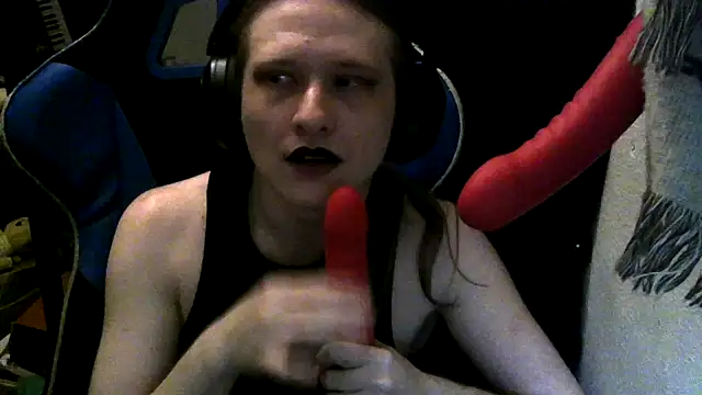Snapshot of CutieBite chatting on April 28, 6:51 am CutieBite online show from April 28, 6:51 am