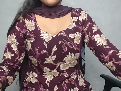 Snapshot of Shalini_Gaur chatting on July 24, 3:43 pm Shalini Gaur online show from July 24, 3:43 pm