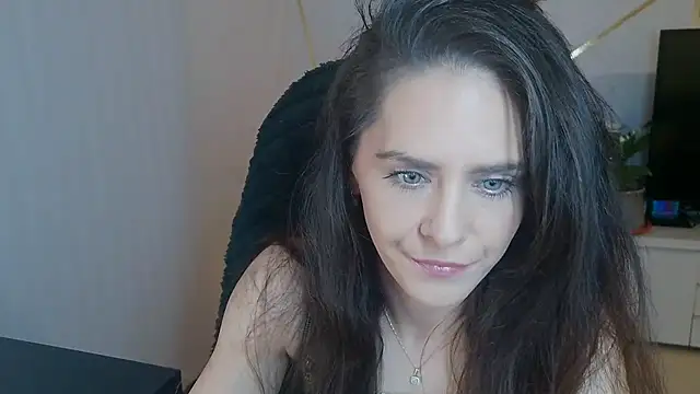 khalessi13 online show from May 1, 10:25 pm
