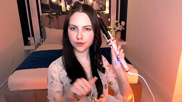  AliceWells online show from April 25, 8:50 am