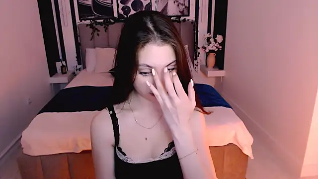  AliceWells online show from July 9, 7:01 am