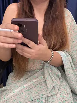 Snapshot of Naughty-Shreenn chatting on June 11, 7:56 pm Naughty-Shreenn online show from June 11, 7:56 pm