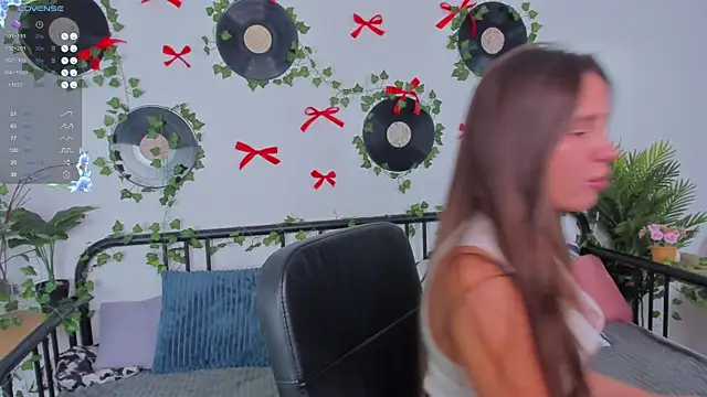 NicoleWells22 online show from June 7, 4:27 am