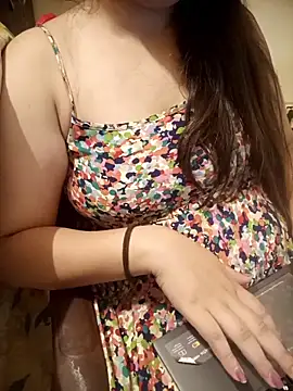Aayaat   online show from June 8, 8:09 pm