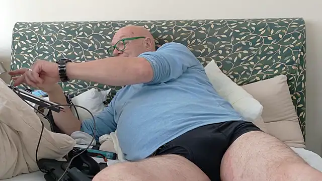 Snapshot of KinkCentral chatting on May 22, 8:10 am KinkCentral online show from May 22, 8:10 am