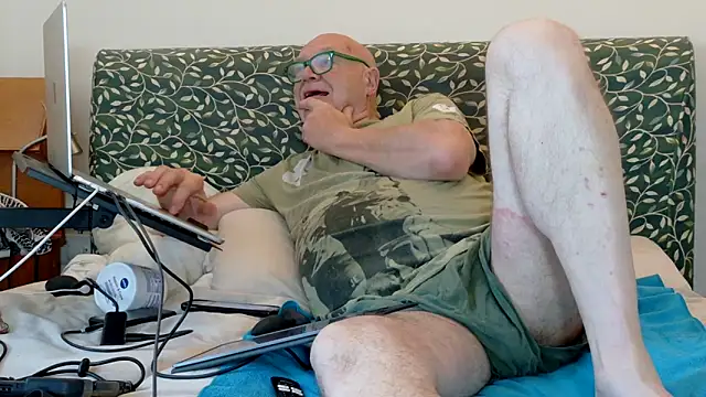 Snapshot of KinkCentral chatting on May 24, 7:41 pm KinkCentral online show from May 24, 7:41 pm