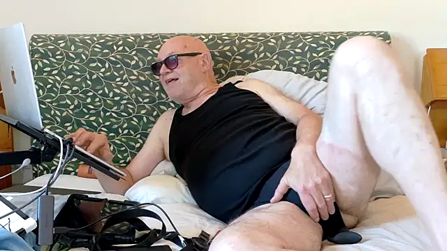 Snapshot of KinkCentral chatting on June 10, 6:40 pm KinkCentral online show from June 10, 6:40 pm