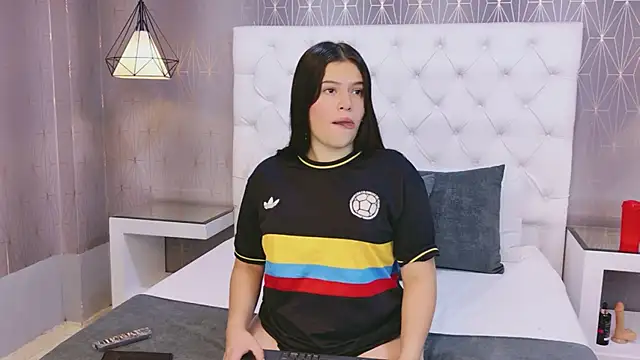 CarolineOlsen online show from June 21, 12:52 pm