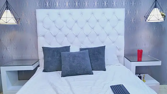 CarolineOlsen online show from June 28, 4:18 am