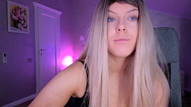 Snapshot of ChristieBlace chatting on May 27, 8:17 pm ChristieBlace online show from May 27, 8:17 pm
