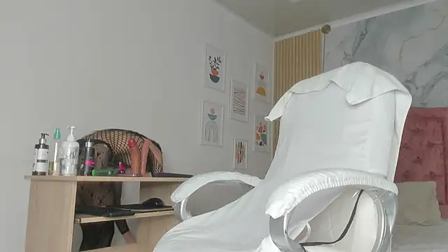 Snapshot of scarletmilzx chatting on June 26, 1:04 pm scarletmilzx online show from June 26, 1:04 pm