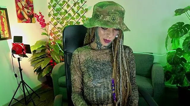 Snapshot of Lucy_Doll8 chatting on June 13, 9:13 pm Lucy Doll8 online show from June 13, 9:13 pm