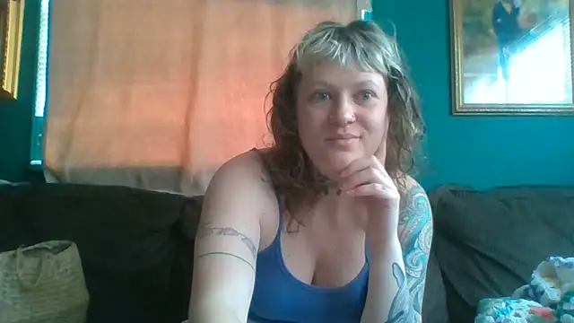 RosieSwitchBitch online show from June 15, 10:39 am