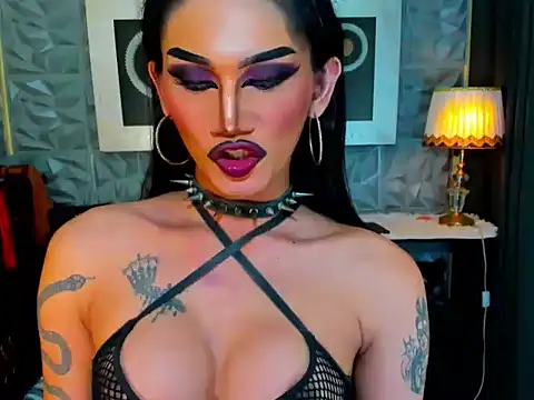 Snapshot of lubottarah chatting on June 21, 2:08 pm lubottarah online show from June 21, 2:08 pm