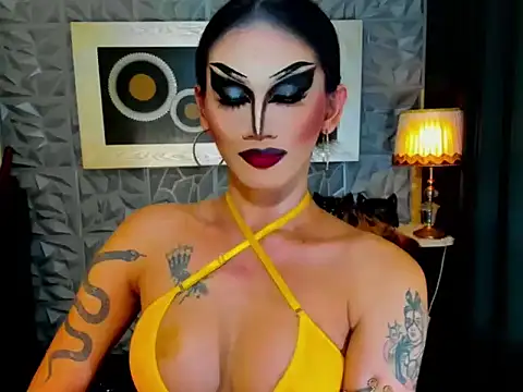 Snapshot of lubottarah chatting on August 4, 1:14 pm lubottarah online show from August 4, 1:14 pm