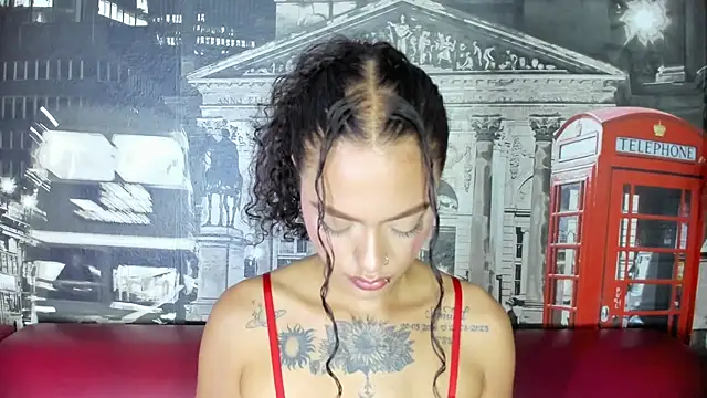 Snapshot of Caroline420_ chatting on June 24, 2:38 pm Caroline420 online show from June 24, 2:38 pm