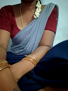 Snapshot of Tamil_Hot_HoneyBee chatting on June 26, 2:43 pm Tamil Hot HoneyBee online show from June 26, 2:43 pm