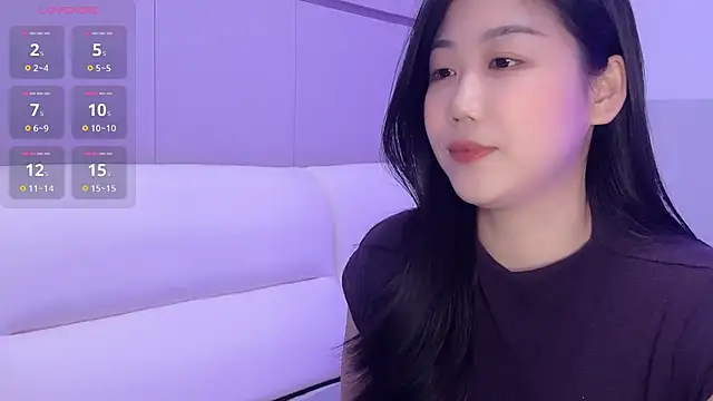 Snapshot of F-Yuwei chatting on April 29, 5:30 pm F-Yuwei online show from April 29, 5:30 pm