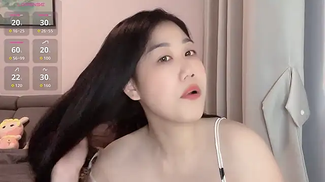 Snapshot of F-Yuwei chatting on May 20, 4:35 pm F-Yuwei online show from May 20, 4:35 pm