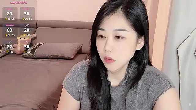 Snapshot of F-Yuwei chatting on June 11, 8:23 am F-Yuwei online show from June 11, 8:23 am