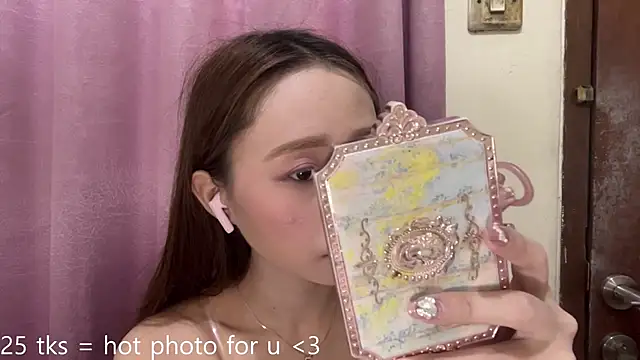 RuthWeinraub online show from May 9, 5:01 am