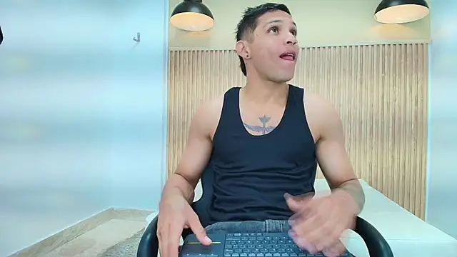 Snapshot of Brandon_Mercuri chatting on May 8, 12:43 pm Brandon Mercuri online show from May 8, 12:43 pm