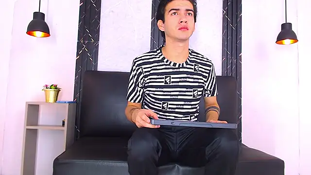 Feiccer Castquer online show from April 27, 11:30 am