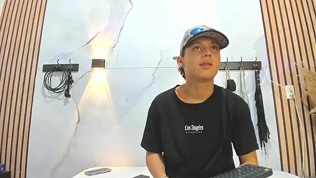 AxelAndCloe online show from June 16, 4:04 am