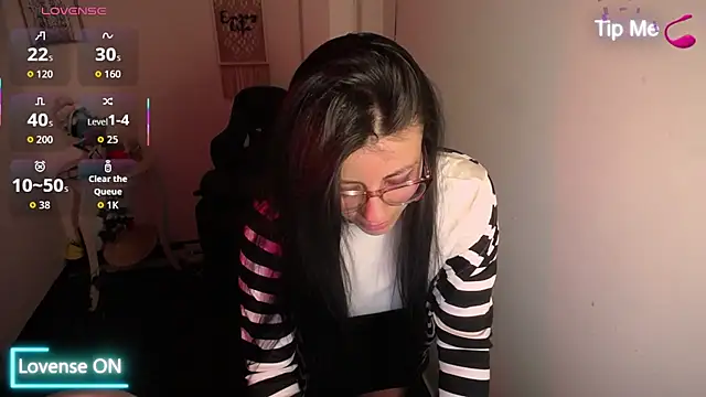 Snapshot of Valeri_bj chatting on July 27, 9:11 pm Valeri bj online show from July 27, 9:11 pm