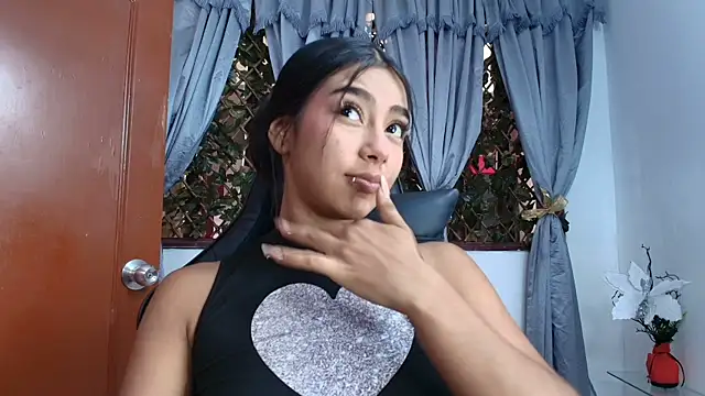 Snapshot of Sofia_Browm chatting on May 31, 8:21 pm Sofia Browm online show from May 31, 8:21 pm